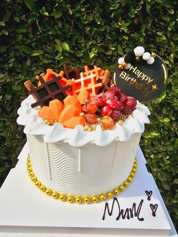 WhatsApp-Image-2025-03-13-at-13.34.43-7 8 inches Medium Cake